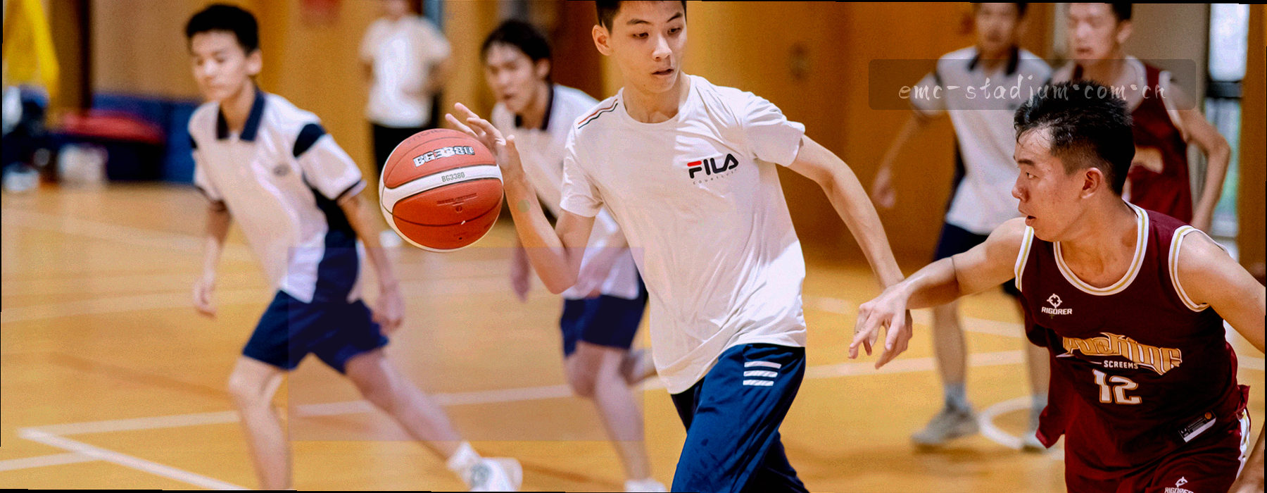 深墨绿底上橙红脉冲点与电光青细线构成的抽象纹理，无文字与人物